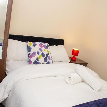 Royale Green View House- Free Parking, Wifi, Perfect For Contractors And Holiday Northampton Kültér fotó