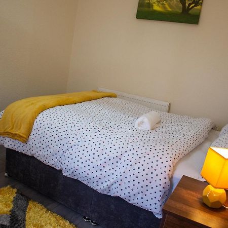 Royale Green View House- Free Parking, Wifi, Perfect For Contractors And Holiday Northampton Kültér fotó