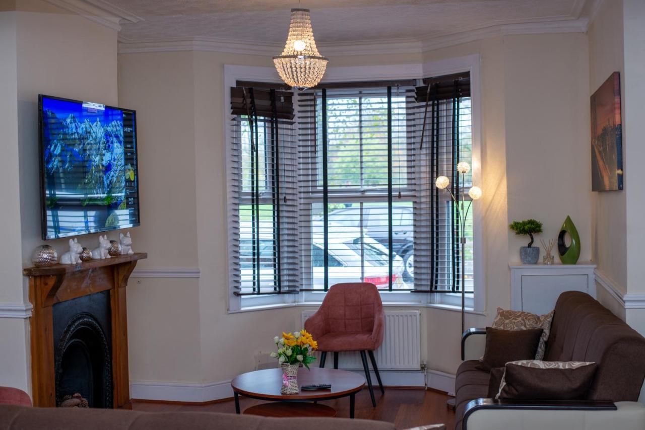 Royale Green View House- Free Parking, Wifi, Perfect For Contractors And Holiday Northampton Kültér fotó