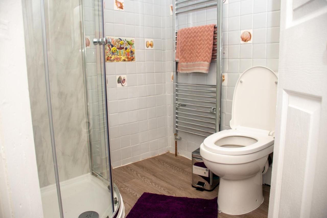 Royale Green View House- Free Parking, Wifi, Perfect For Contractors And Holiday Northampton Kültér fotó