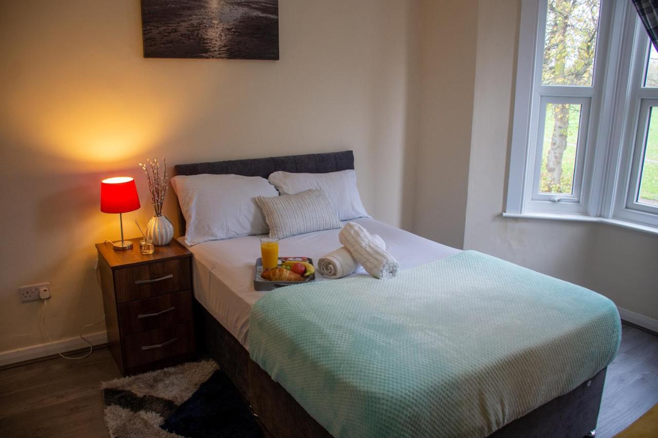 Royale Green View House- Free Parking, Wifi, Perfect For Contractors And Holiday Northampton Kültér fotó