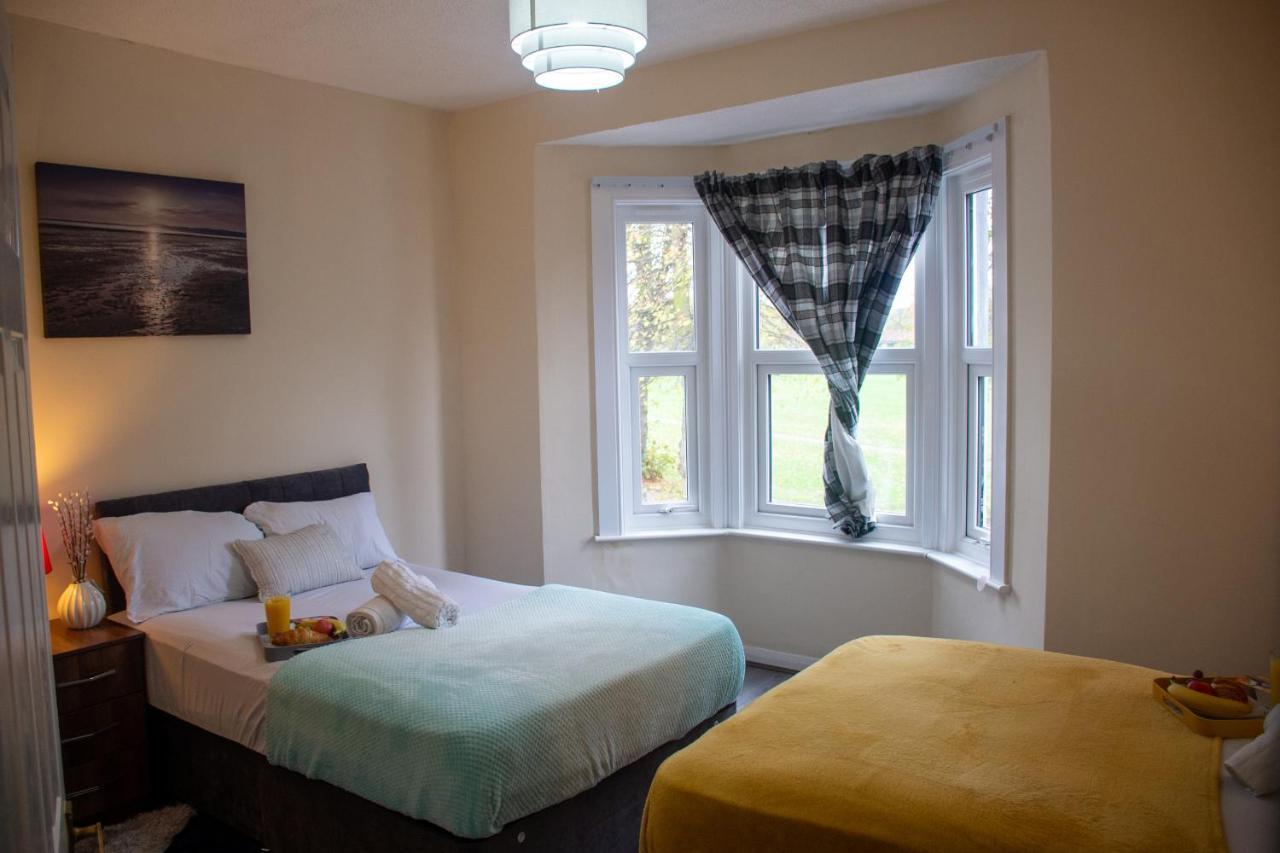 Royale Green View House- Free Parking, Wifi, Perfect For Contractors And Holiday Northampton Kültér fotó