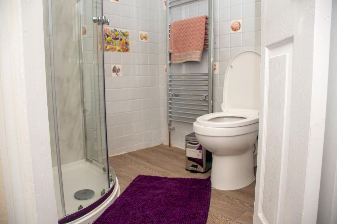 Royale Green View House- Free Parking, Wifi, Perfect For Contractors And Holiday Northampton Kültér fotó